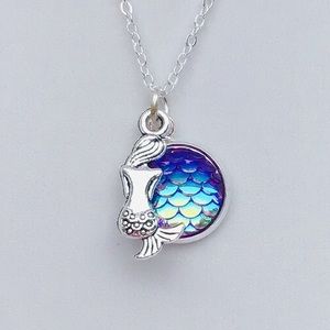 Gorgeous iridescent mermaid necklace - purple